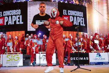 Los Nietos de SaryManchez se autodescalifican en la final de murgas al superar el tiempo establecido en señal de protesta/Lpacarnaval y TA.